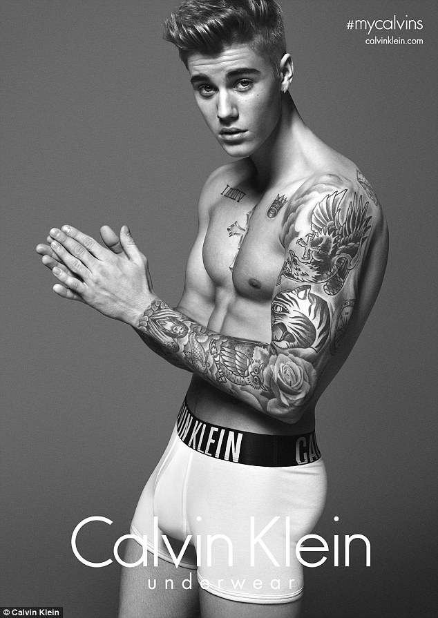 Tấm hình quảng cáo cho Calvin Klein của anh chàng.