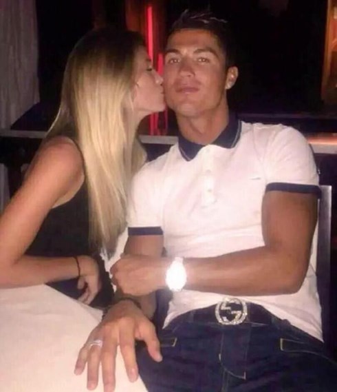 Ronaldo Chinh Phục Người Đẹp Với Cử Chỉ 