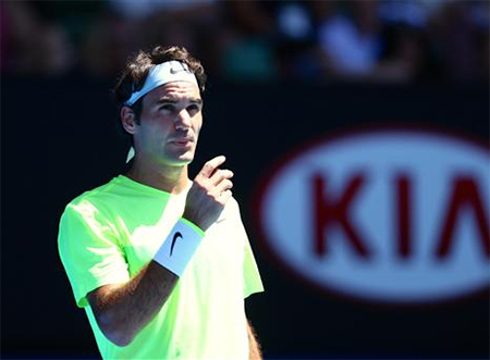Federer ngẩn người trong một tình huống mất điểm
