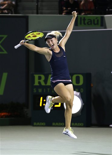 “Búp bê” Sharapova thua sốc ngay trận ra quân