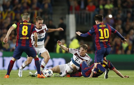 Sự tỏa sáng của Messi giúp Barca ở rất gần trận chung kết Champions League